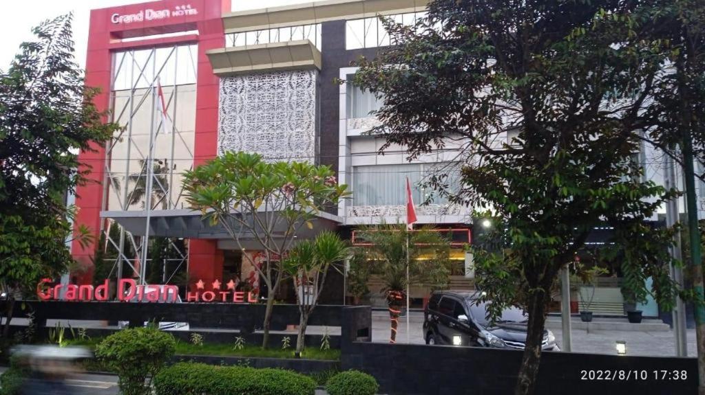 Grand Dian Hotel Slawi テガル エクステリア 写真