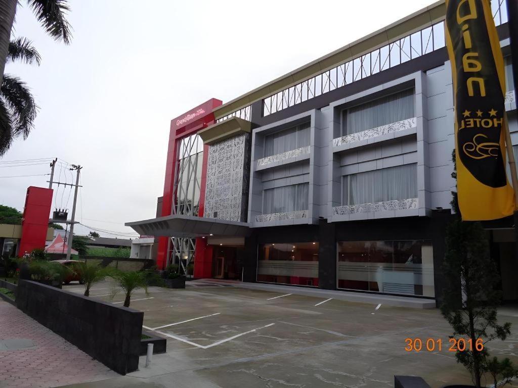 Grand Dian Hotel Slawi テガル エクステリア 写真
