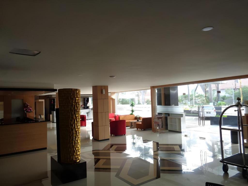 Grand Dian Hotel Slawi テガル エクステリア 写真