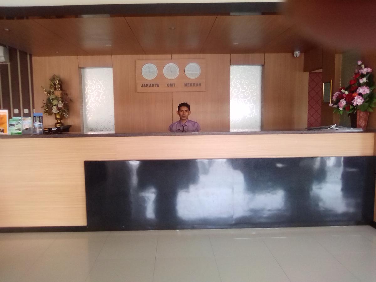 Grand Dian Hotel Slawi テガル エクステリア 写真