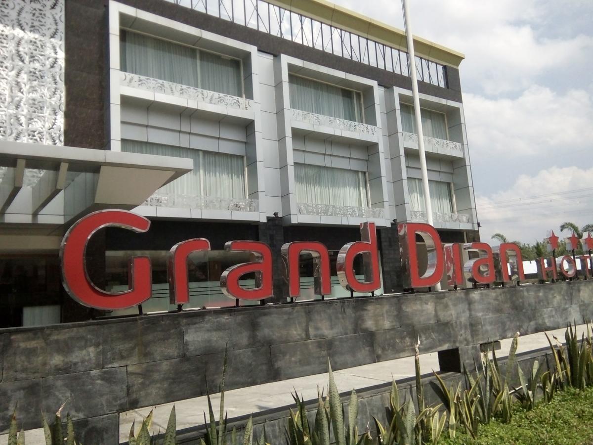 Grand Dian Hotel Slawi テガル エクステリア 写真